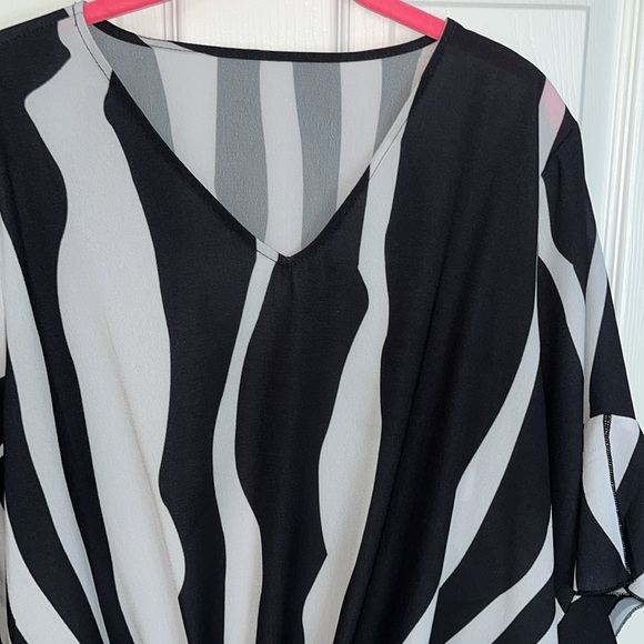 SHEIN top tie in the front ruffled on the sleeves extra large - Picture 2 of 4
